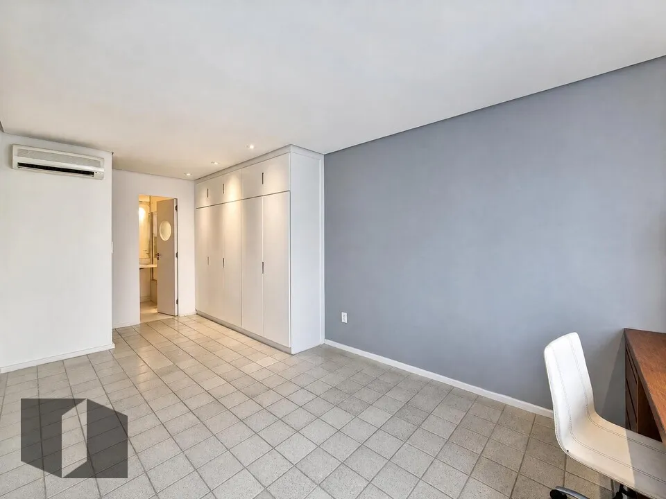 Apartment with air conditioning and 4 bedrooms — photo 2