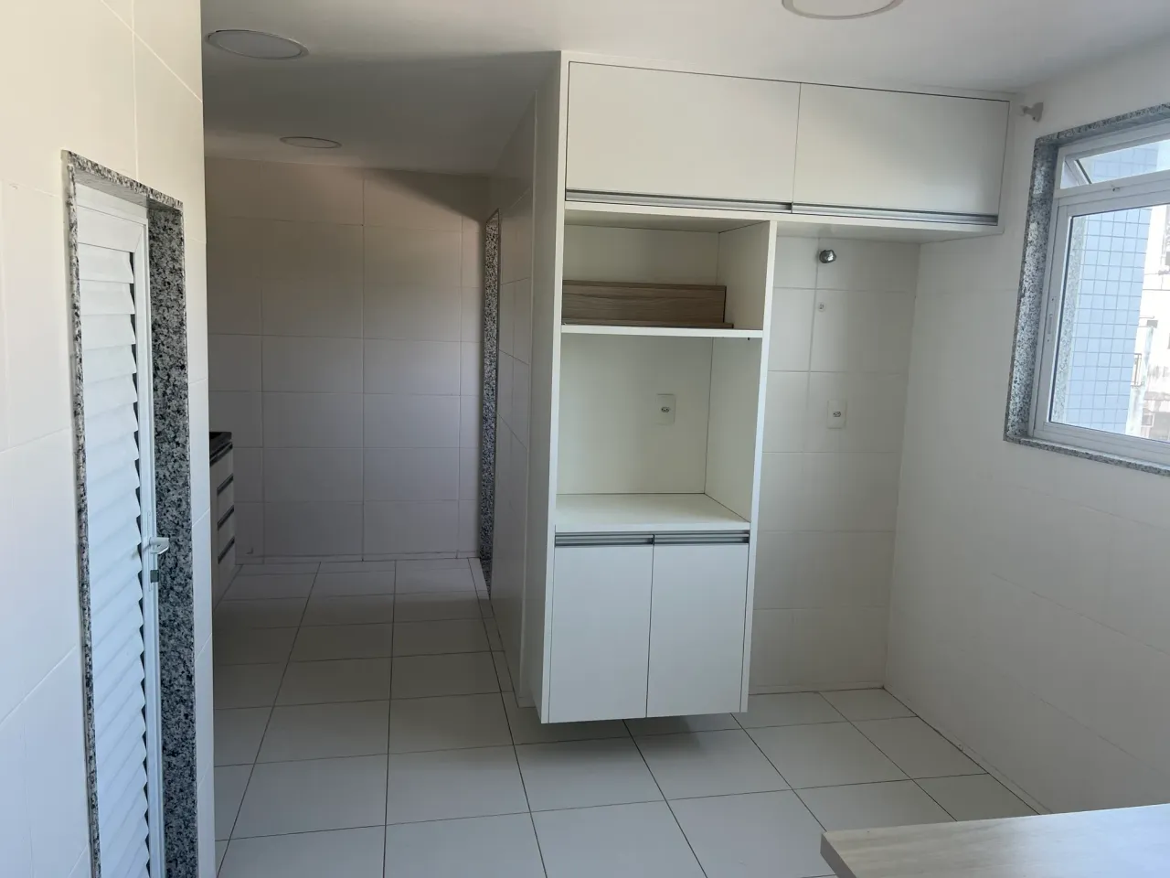 Unfurnished apartment with 3 bedrooms and 3 bathrooms — photo 20