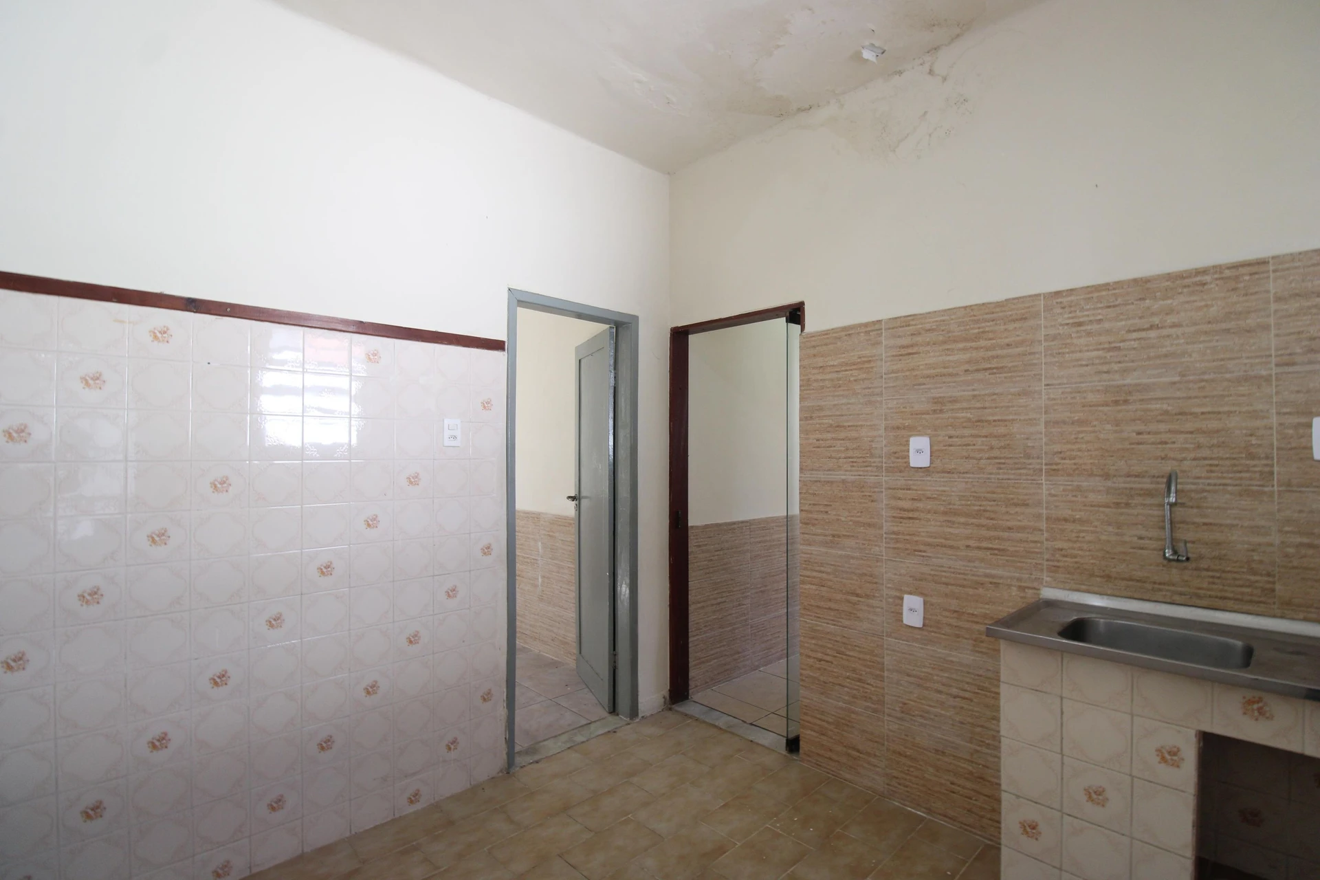 Unfurnished house with 3 bedrooms, 2 bathrooms and garden — photo 8