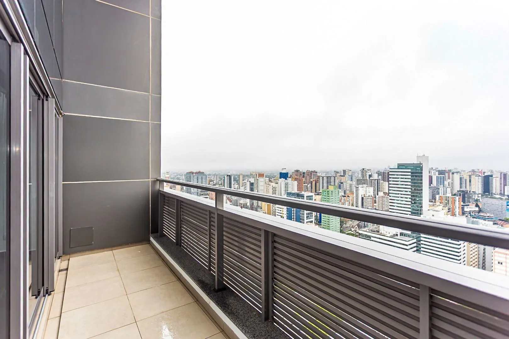 78 m² apartment with floor-to-ceiling windows and a bathtub — photo 7
