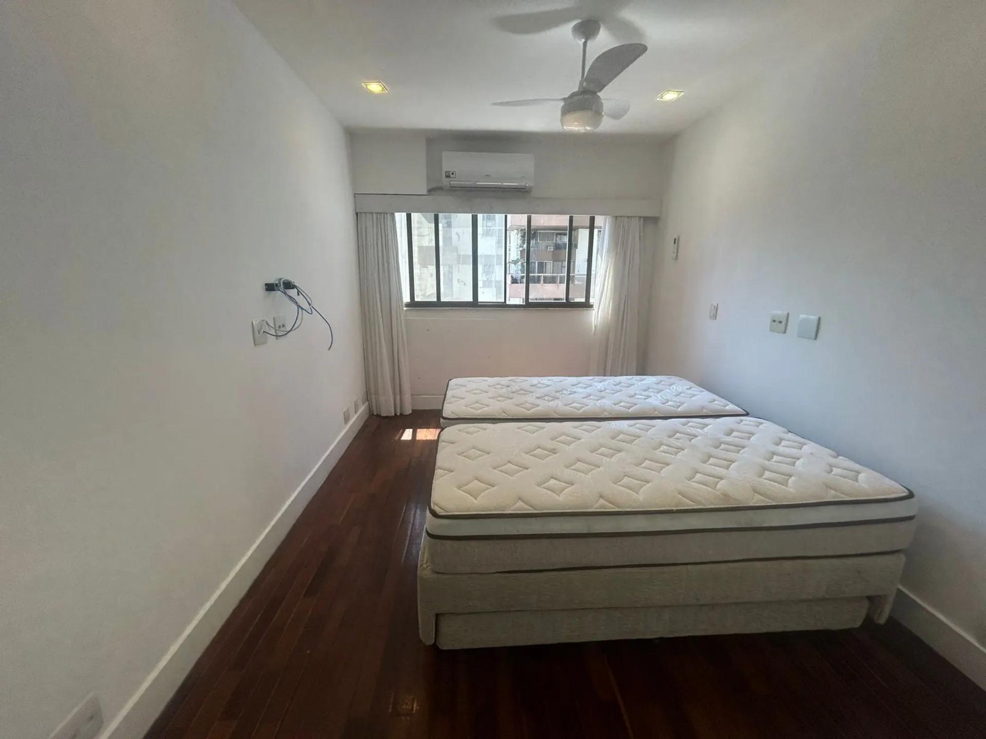 Apartment with 4 bedrooms and an enclosed balcony — photo 38