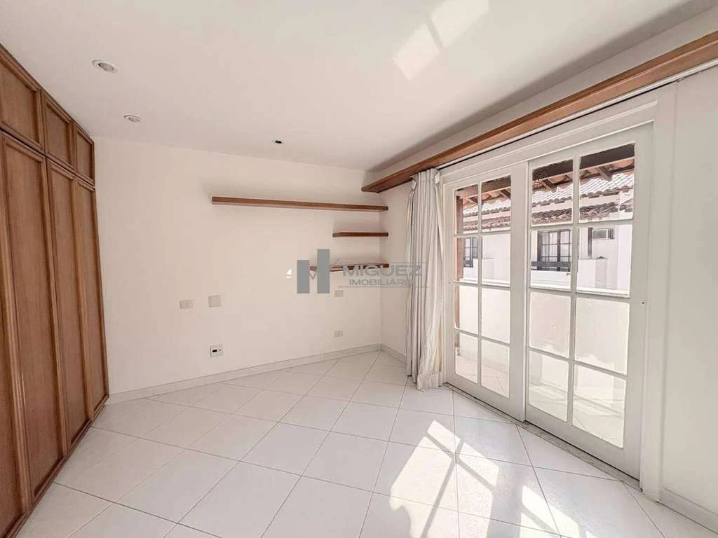 273 m² triplex house with 3 parking spaces and 5 baths — photo 23