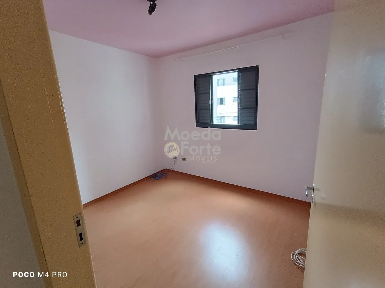 3-bedroom apartment with wood or laminate floors in Curitiba — photo 11