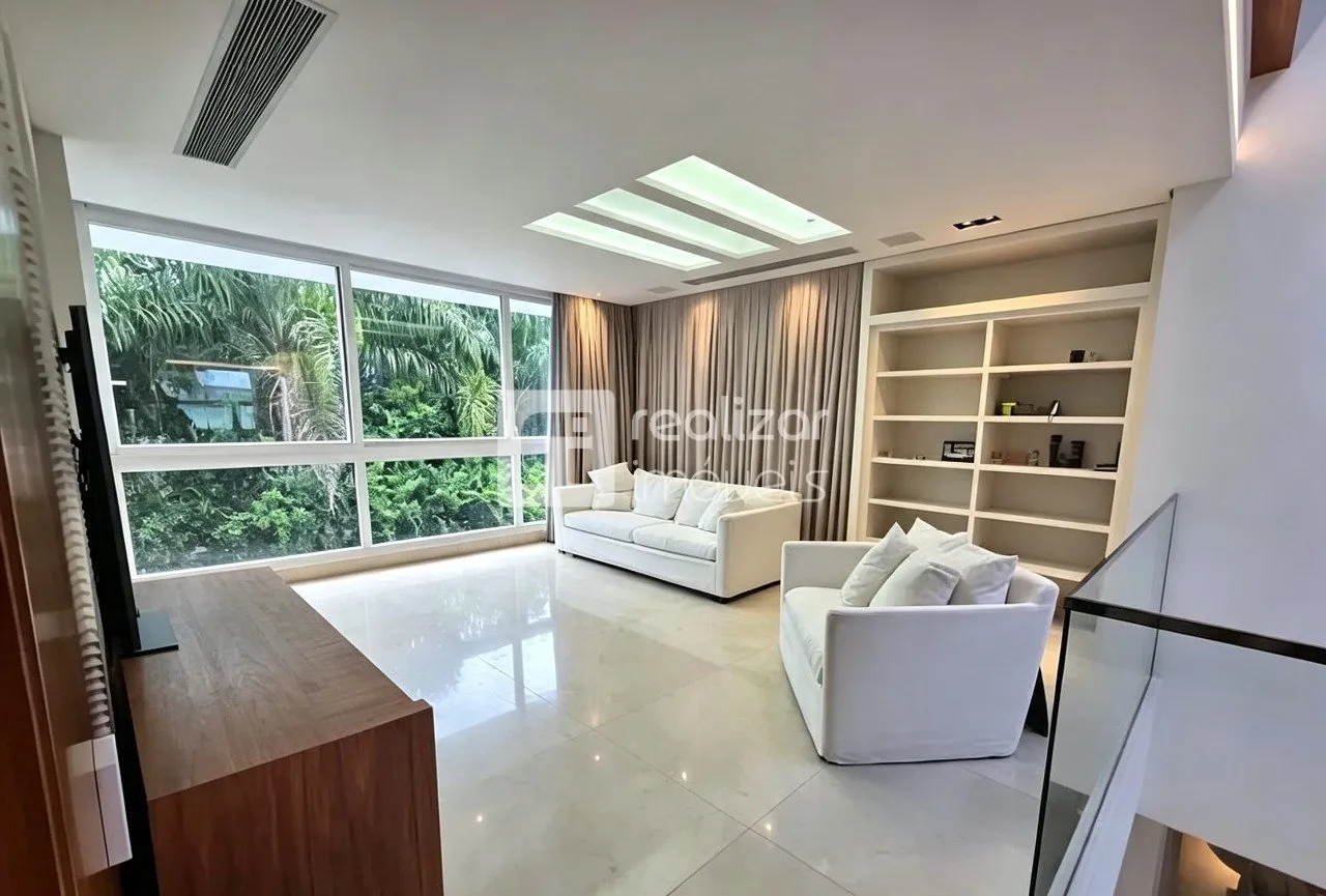 Garden in a 5-bedroom house, 709 m² — photo 18