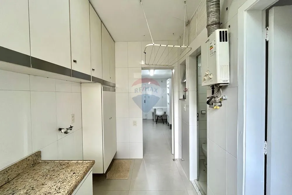 3-bedroom apartment with a mountain view in Rio de Janeiro — photo 29