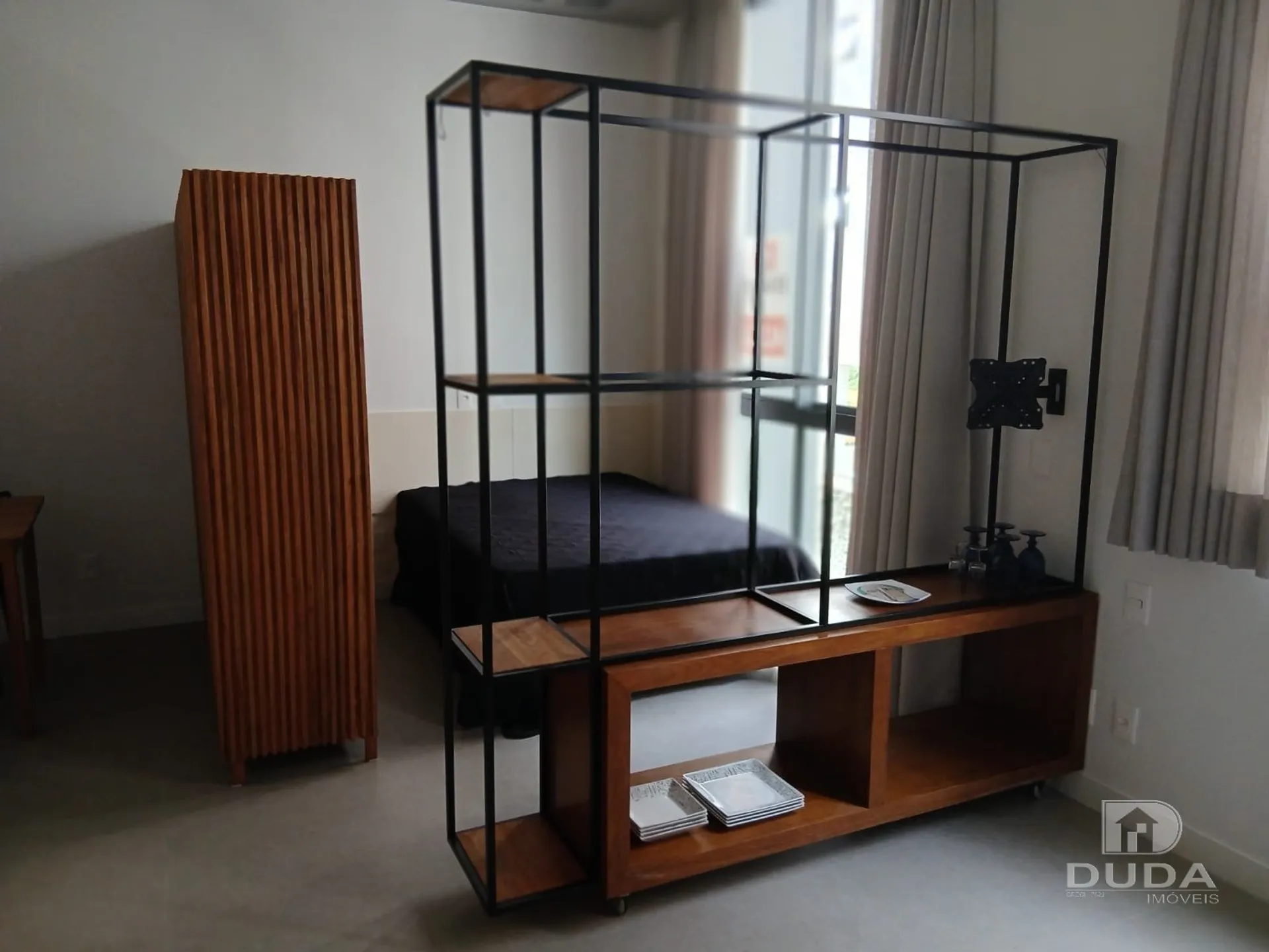 Furnished 1-bedroom apartment with open-plan kitchen — photo 15