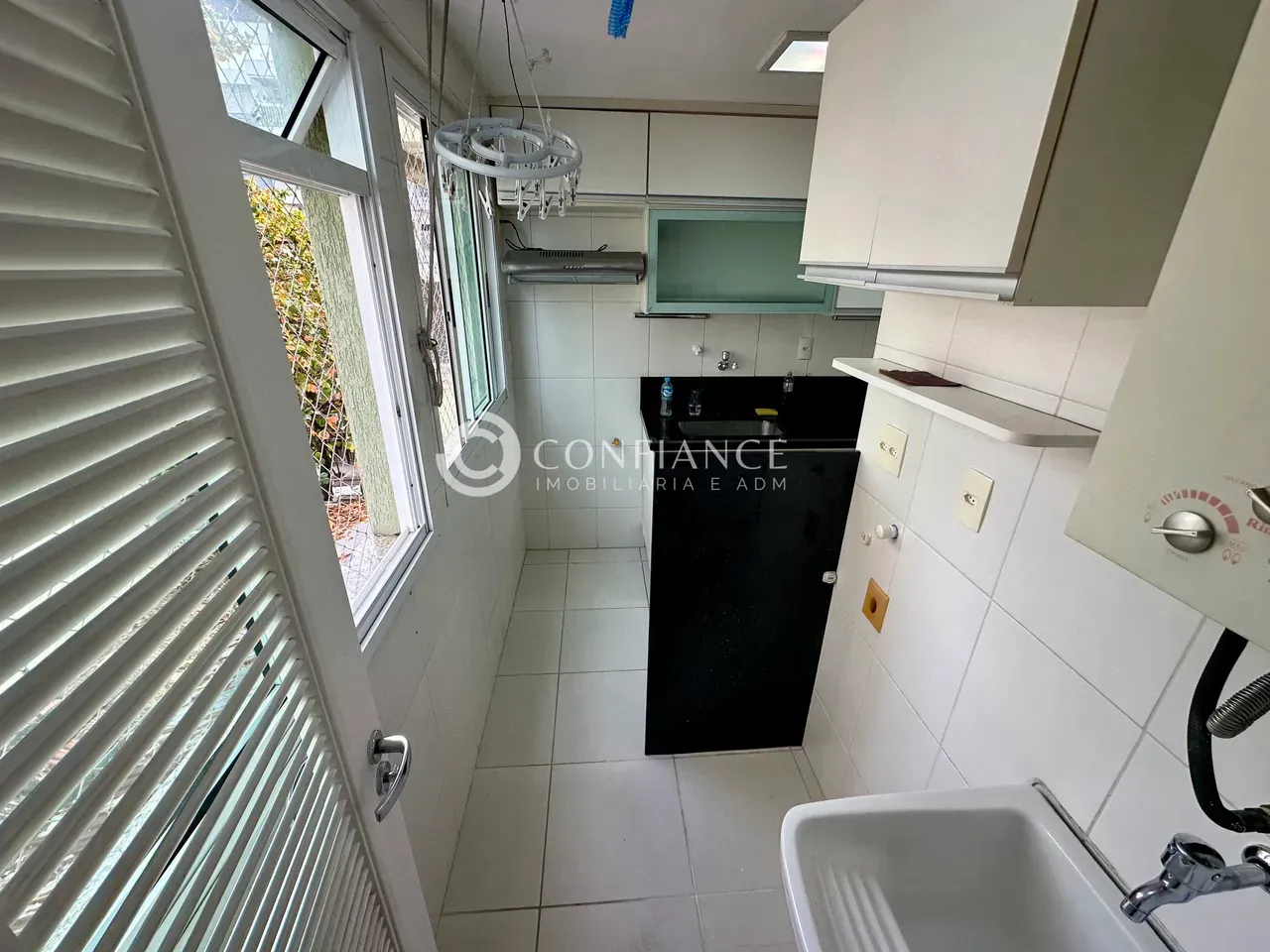 2-bedroom apartment with 2 bathrooms and a balcony — photo 26