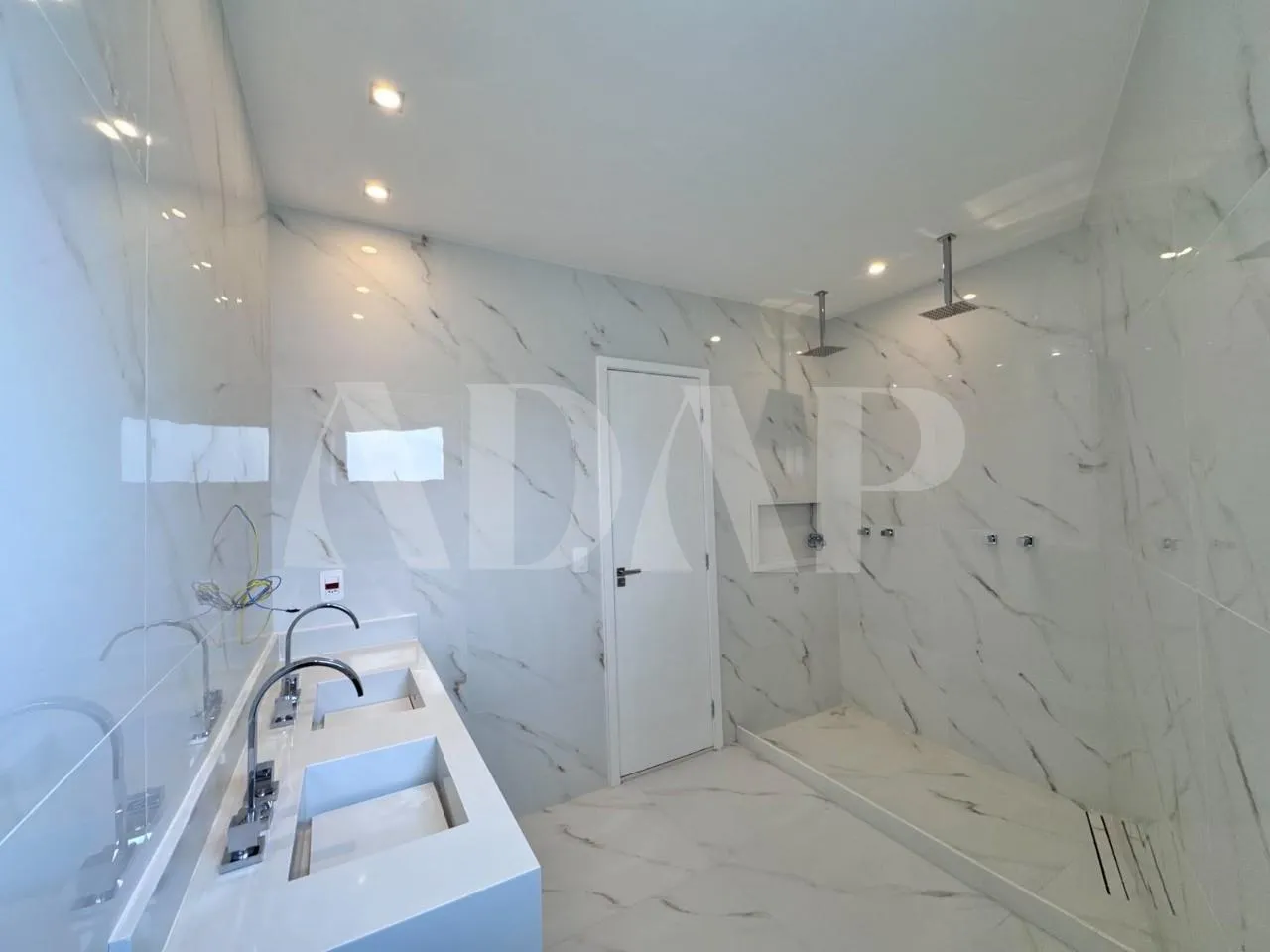 4-bedroom apartment with a mountain view in Rio de Janeiro — photo 19