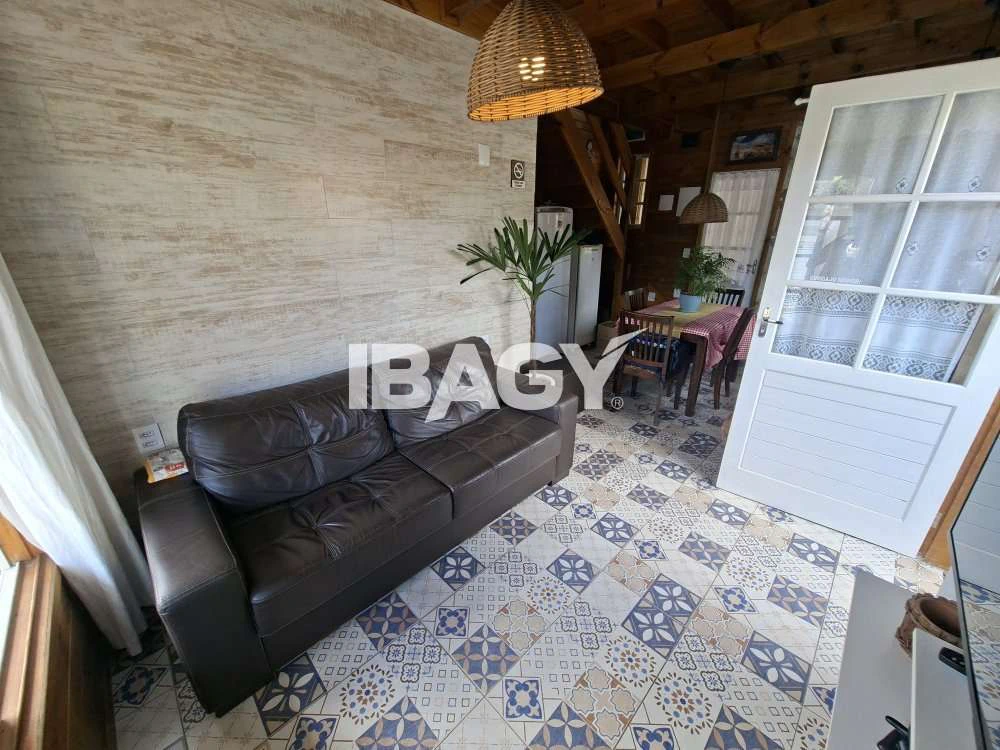 House with 2 bedrooms and an open-plan kitchen — photo 3