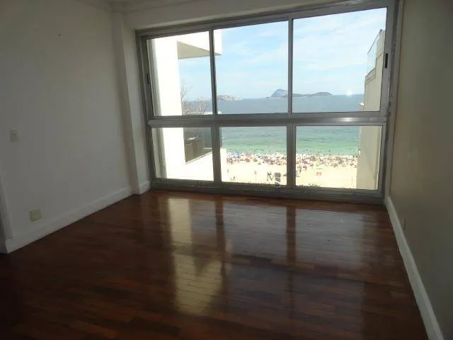 Water view in a 4-bedroom apartment, 350 m² — photo 3