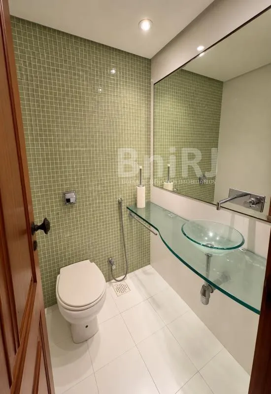 Home office in a 4-bedroom apartment, 280 m² — photo 6