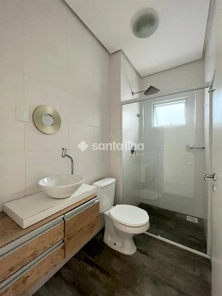 Balcony with a grill in a 2-bedroom apartment, 74 m² — photo 27