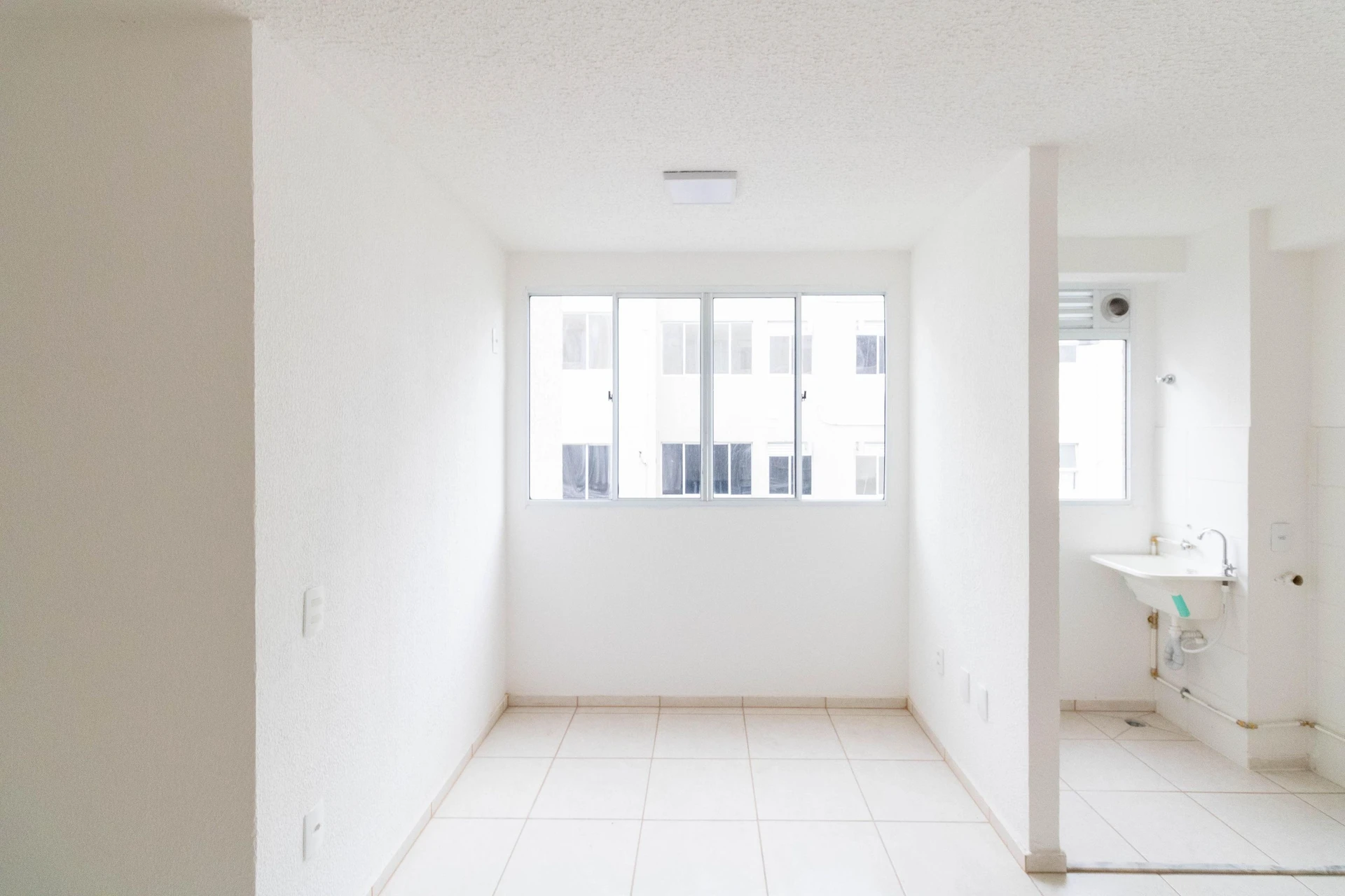 2-bedroom apartment in a building with a gym — photo 6