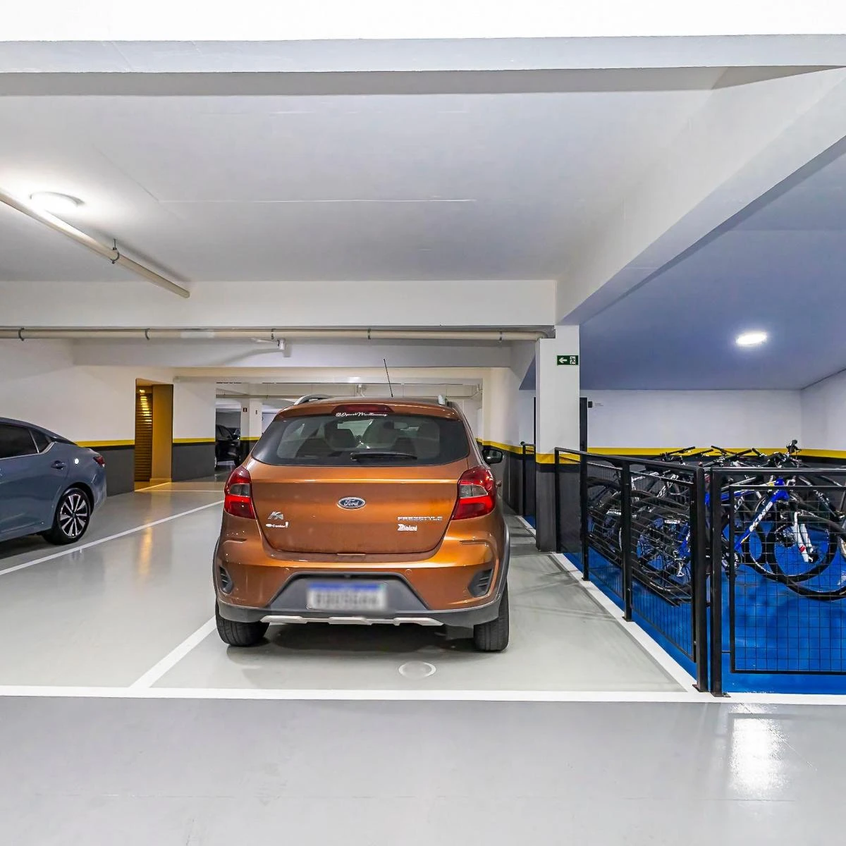 3-bedroom apartment with a grill on the balcony in Curitiba — photo 25