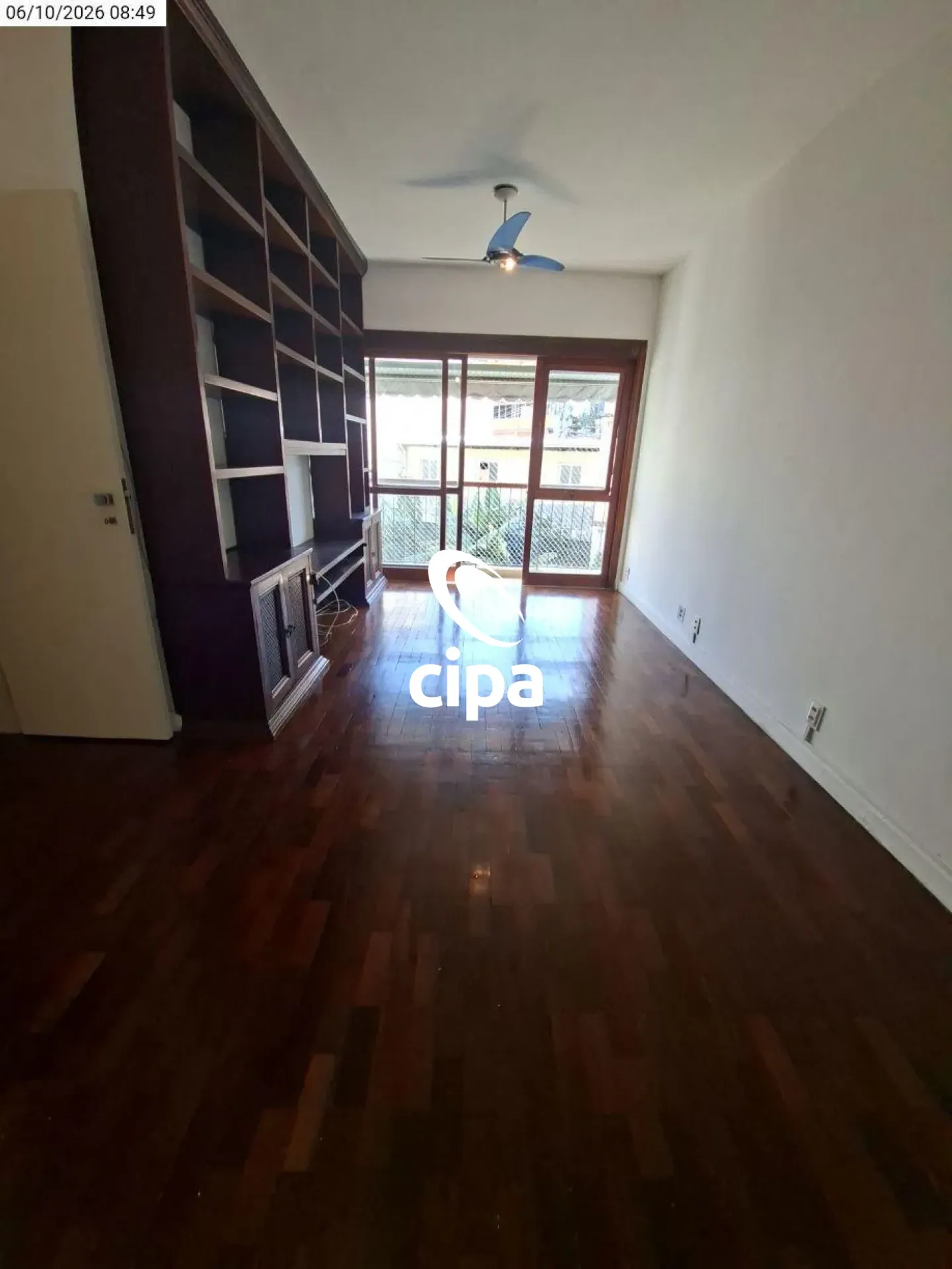 Glass-enclosed balcony in a 2-bedroom apartment, 83 m² — photo 9