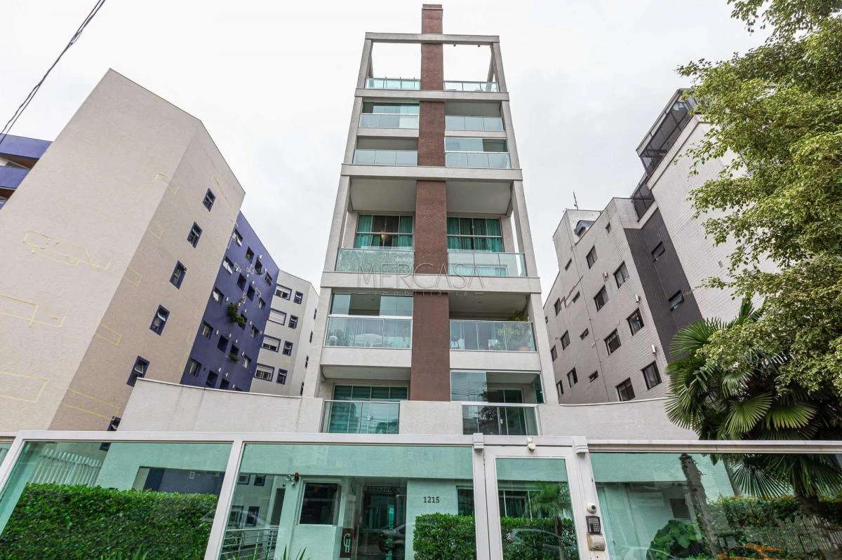 One-bedroom apartment in a building with a pool — photo 20