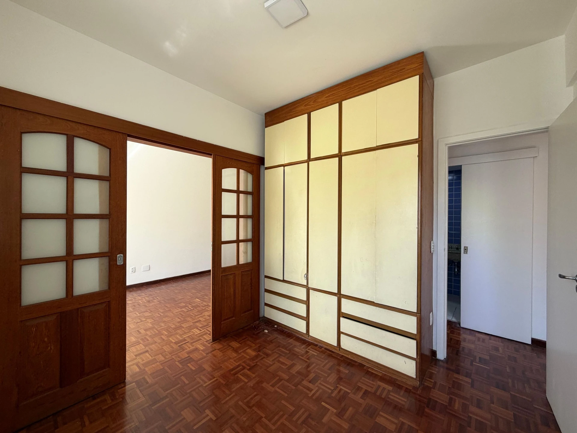 Apartamento de 3 dormitorios con 1 plaza, cocina cerrada — photo 31
