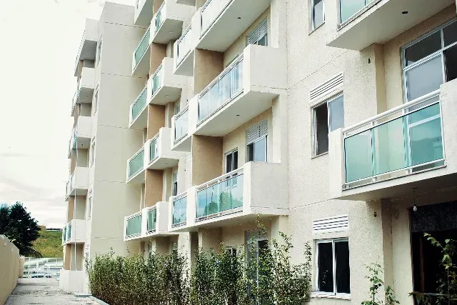 One-bedroom apartment in a building with a pool — photo 2