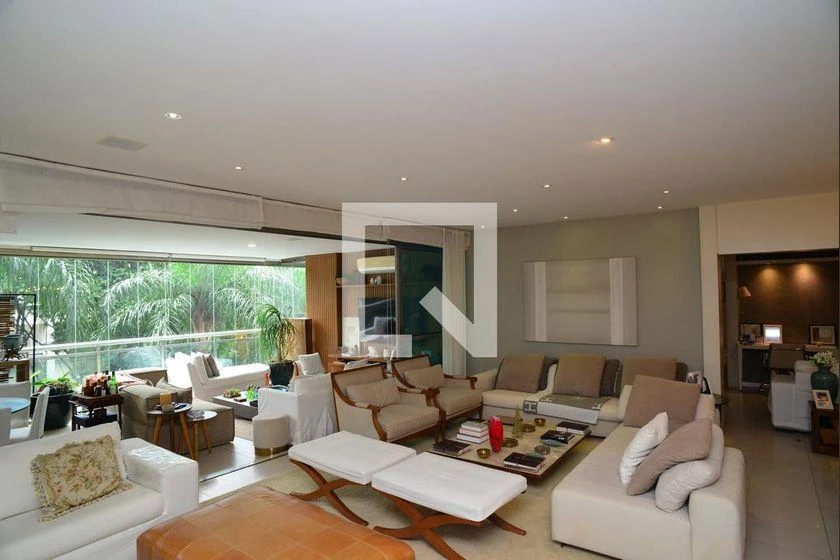 298 m² rental apartment with 4 en-suite bedrooms and balcony — photo 5