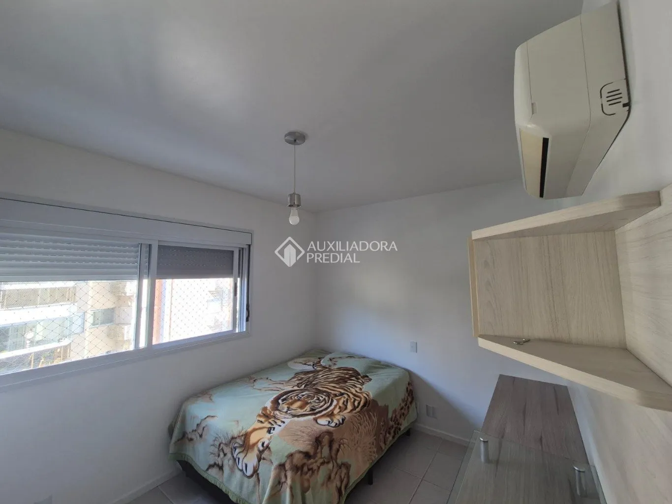 Furnished apartment with 3 bedrooms and 137 m² — photo 15