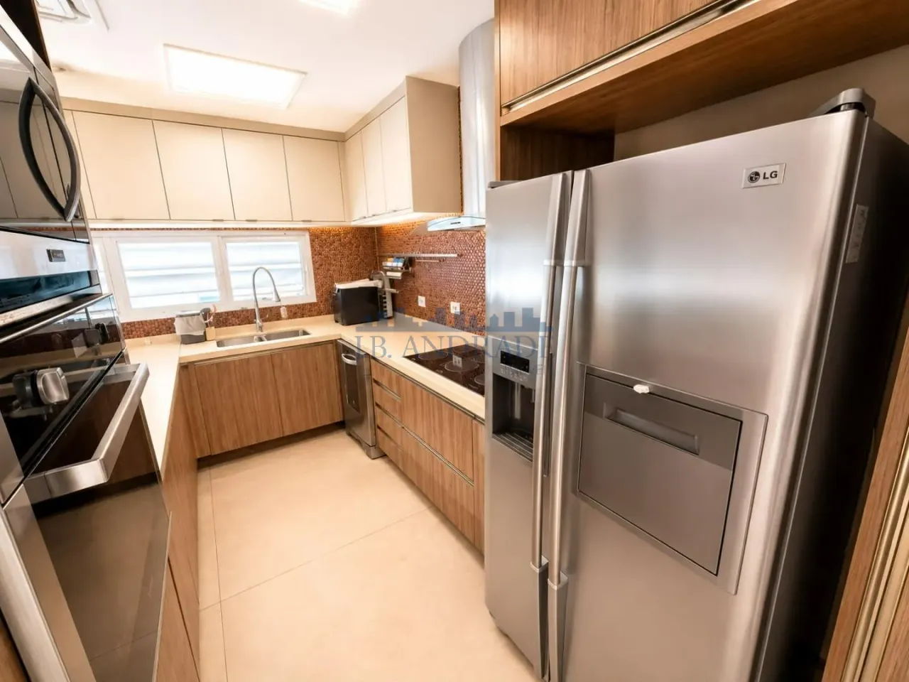 Furnished apartment with 4 bedrooms, 3 bathrooms and a balcony — photo 5