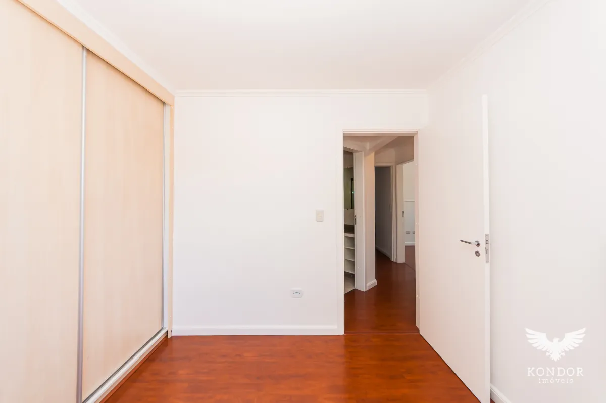 3-bedroom apartment with a balcony and 136 m² — photo 28