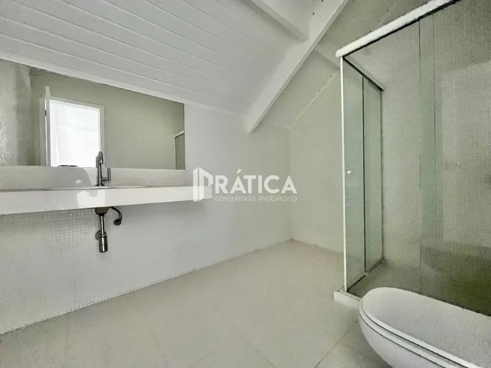 House with 5 bedrooms and a 24-hour concierge — photo 32