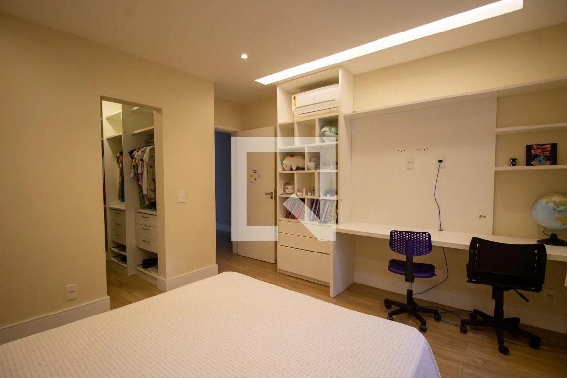 4-bedroom house with a bathtub in Rio de Janeiro — photo 31