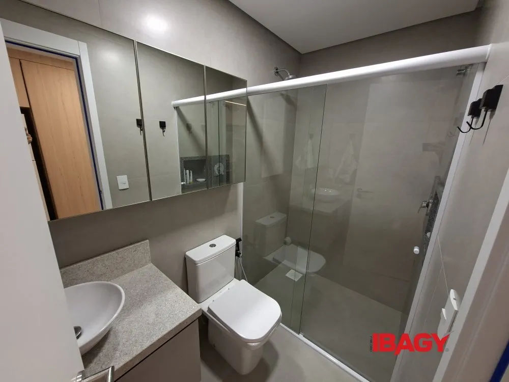 Furnished studio with a glass-enclosed balcony — photo 7
