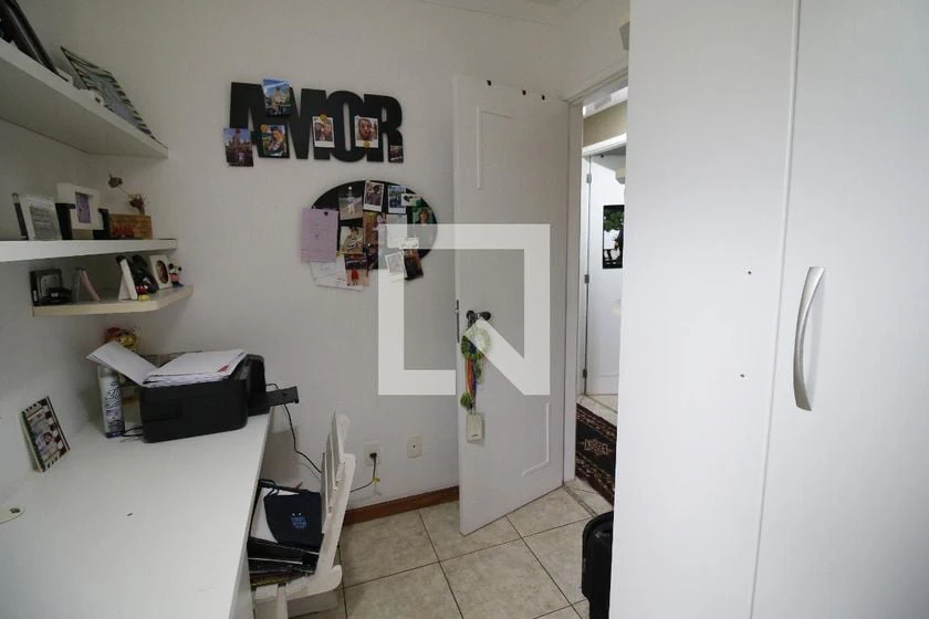3-bedroom rental apartment with an enclosed balcony — photo 33