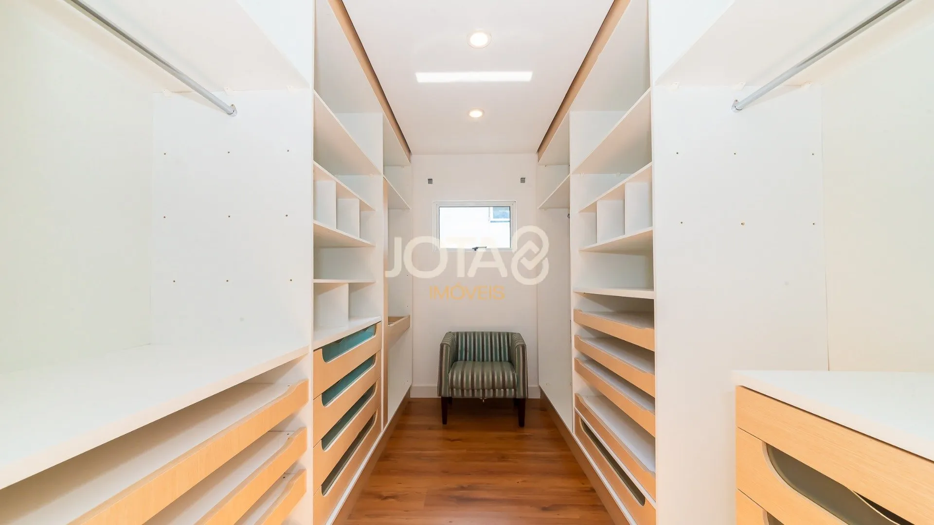 House with 3 bedrooms, 345 m² and 6 parking spaces — photo 42