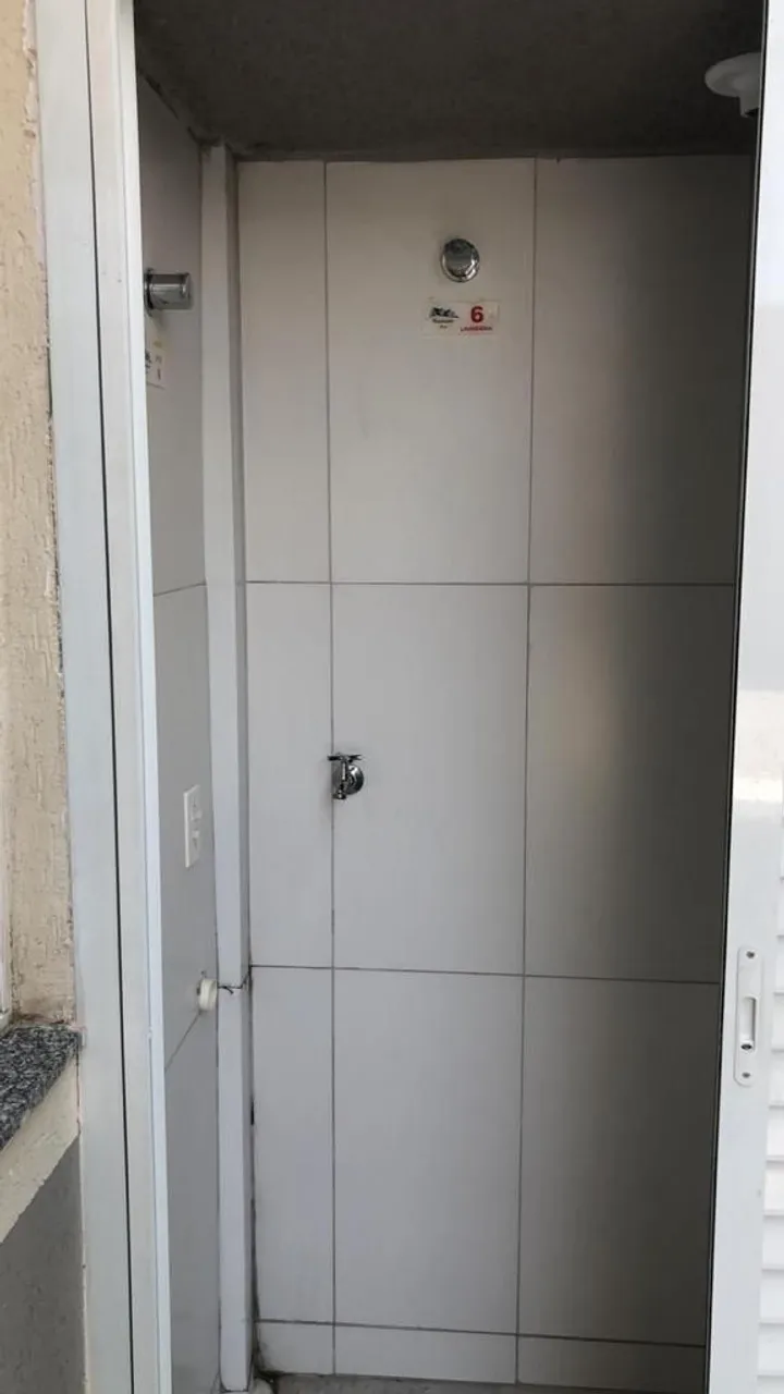 Balcony with a grill in a 2-bedroom apartment, 68 m² — photo 4