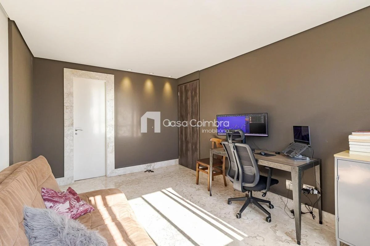 3-bedroom apartment with a bathtub in Curitiba — photo 25