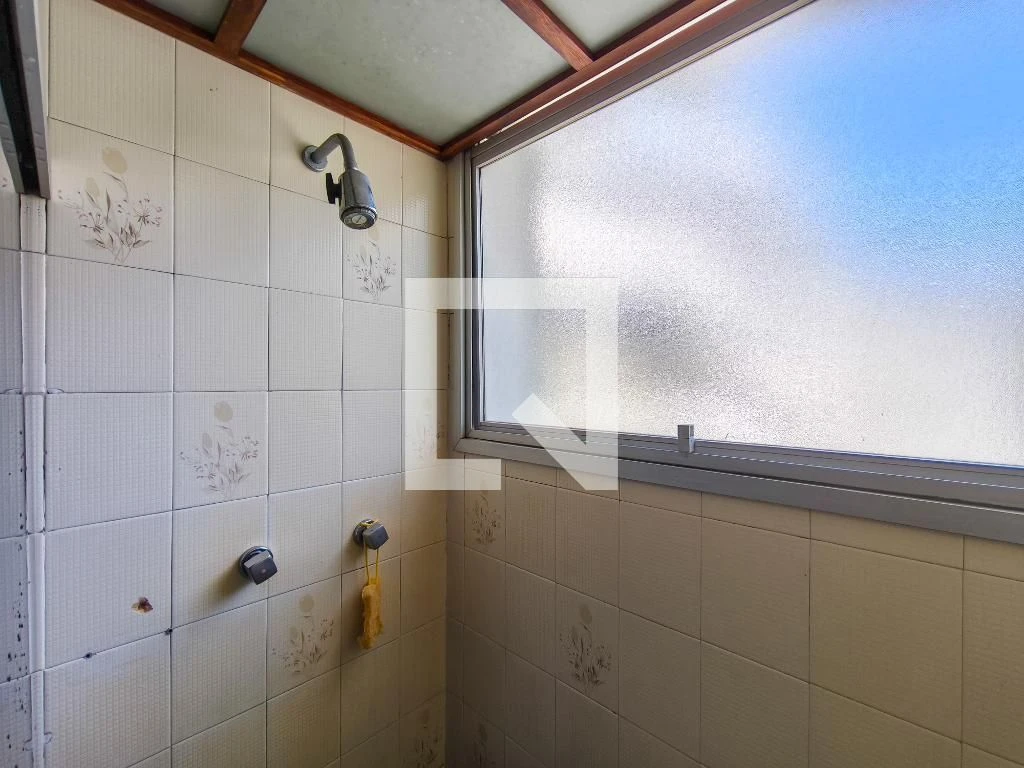 Furnished 4-bedroom apartment with balcony — photo 95