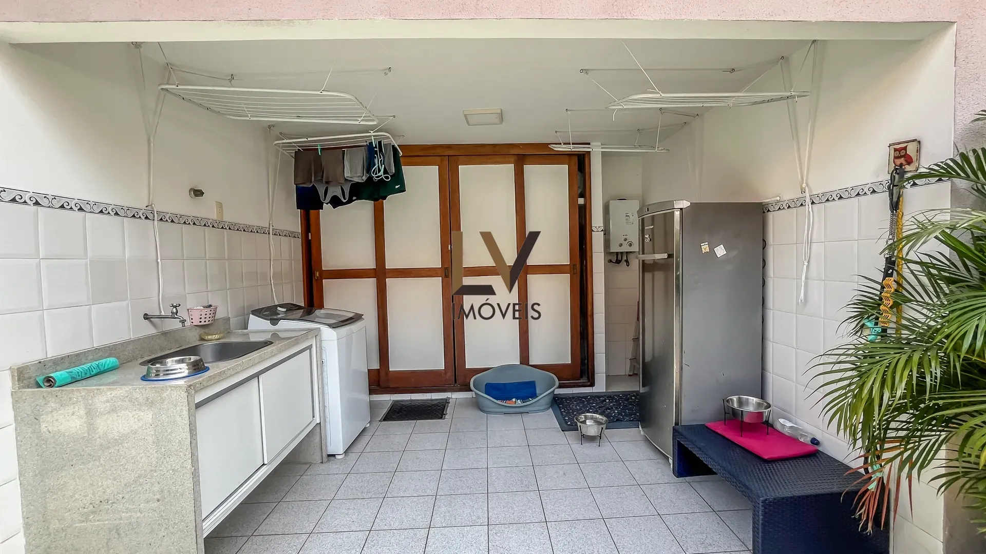Furnished house with open-plan kitchen, 4 bedrooms and 5 baths — photo 20