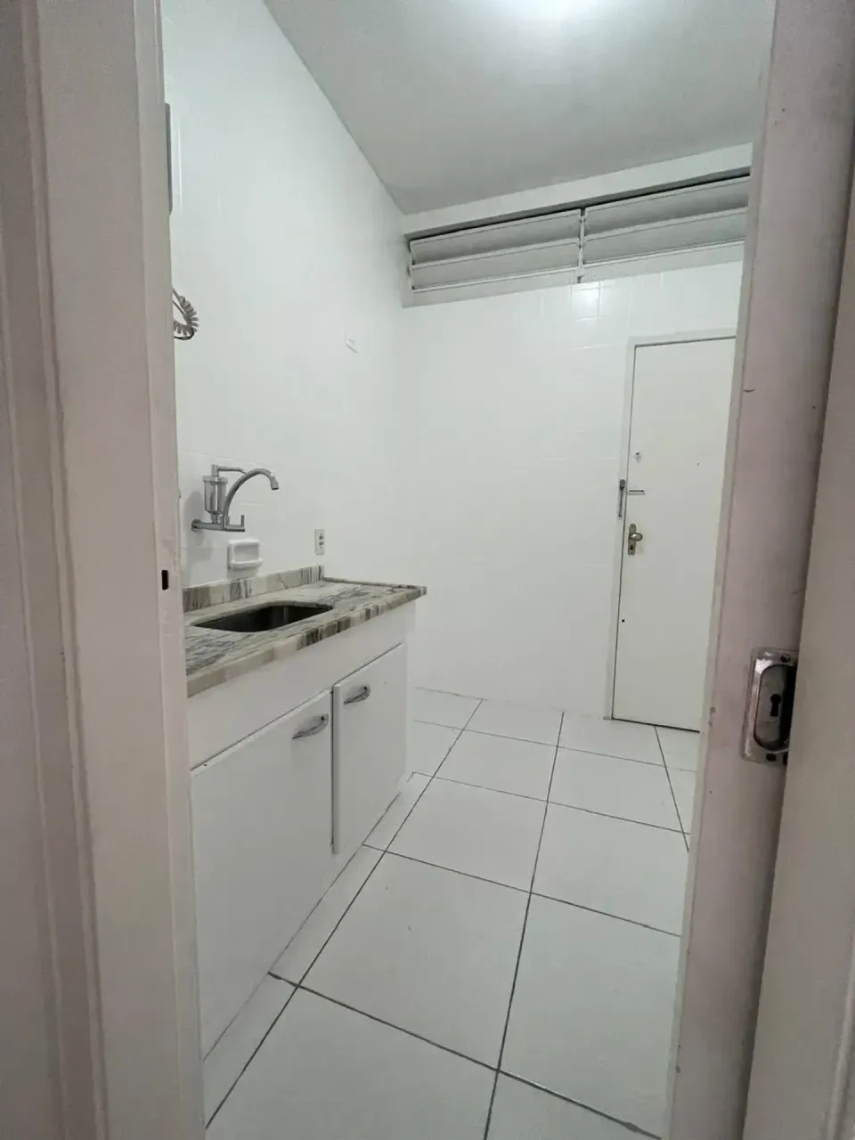 Unfurnished apartment with 2 bedrooms and 2 bathrooms — photo 10