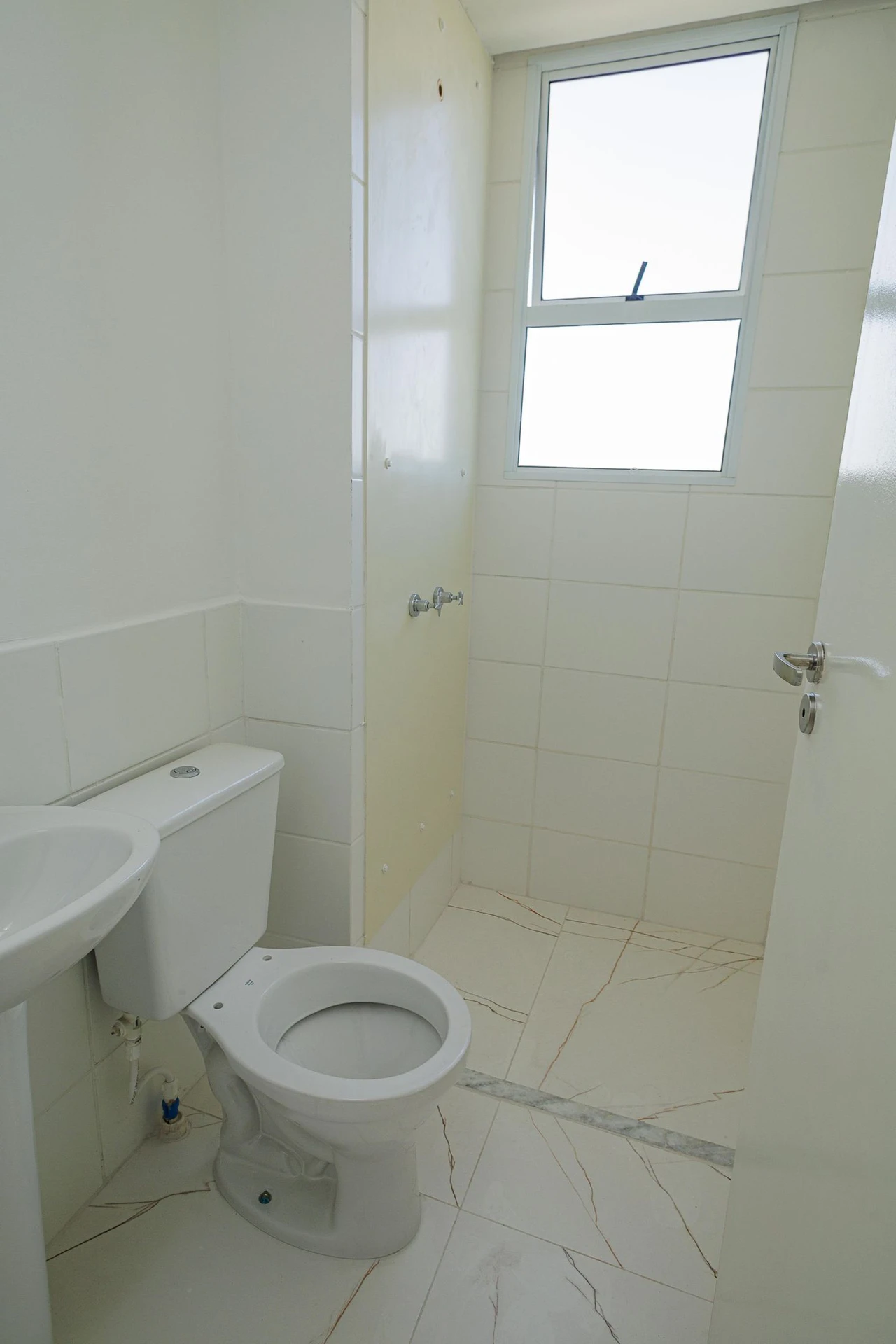 2-bedroom apartment with an open-air pool area — photo 19
