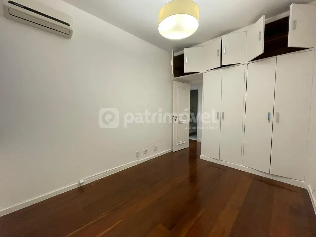 4-bedroom apartment with pool and 3 parking spaces — photo 17