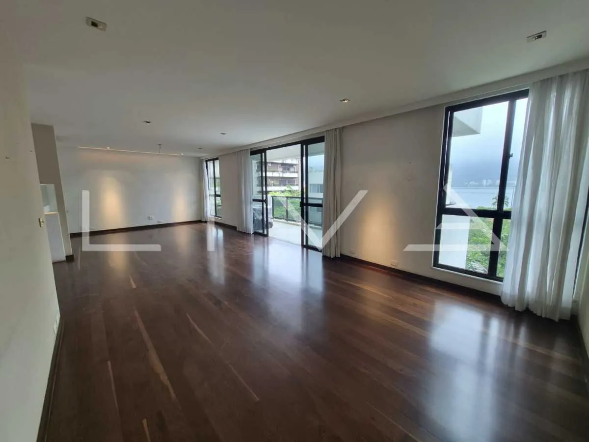 Furnished apartment, 167 m², with a bathtub — photo 15