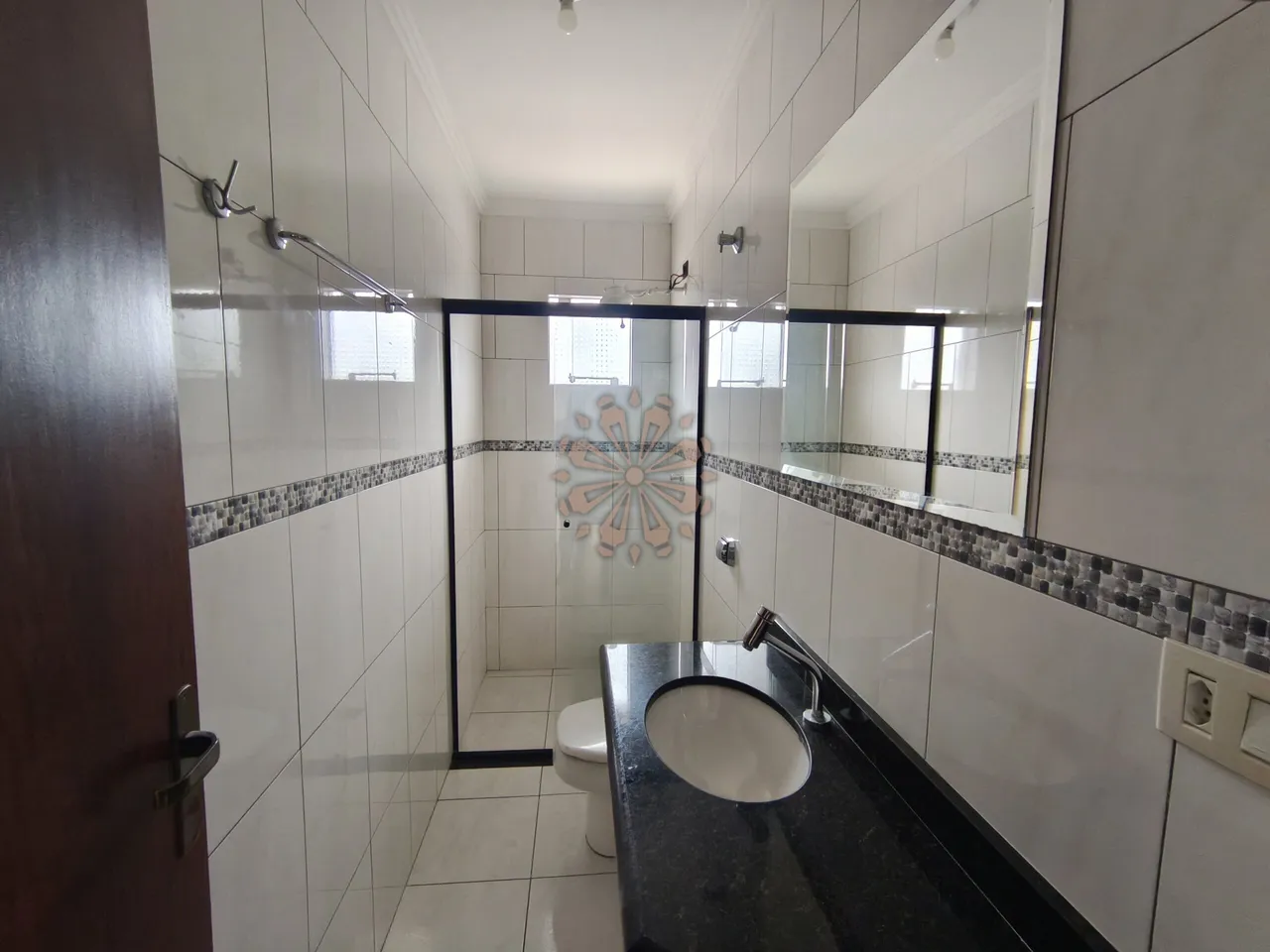 House with 3 bedrooms and 3 bathrooms across 250 m² — photo 19