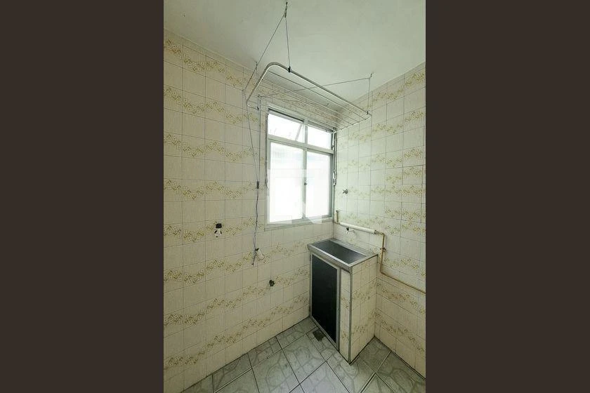 2-bedroom apartment in a building with a gym — photo 4
