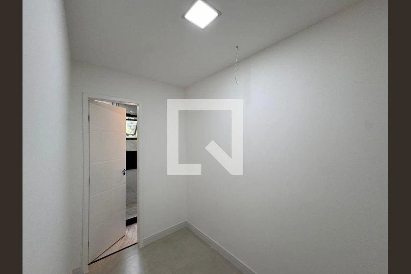 Rental house with 4 bedrooms and 222 m², balcony — photo 30