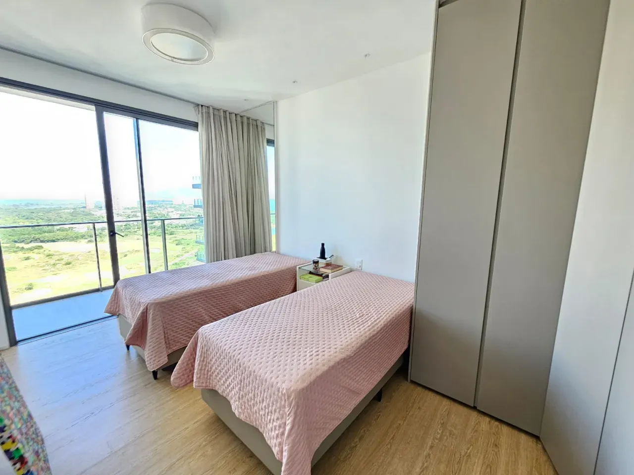231 m² apartment with 3 bedrooms and 5 bathrooms — photo 15