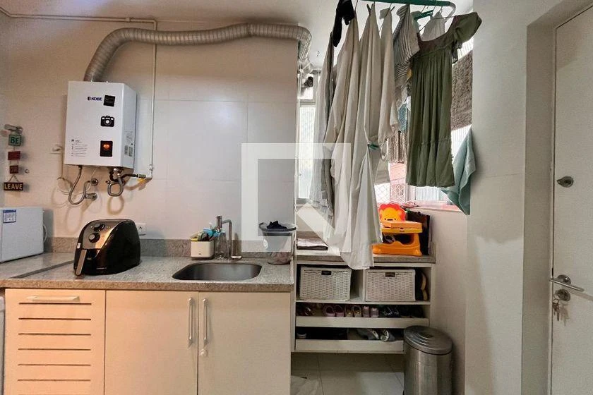Furnished 3-bedroom apartment with open kitchen — photo 33