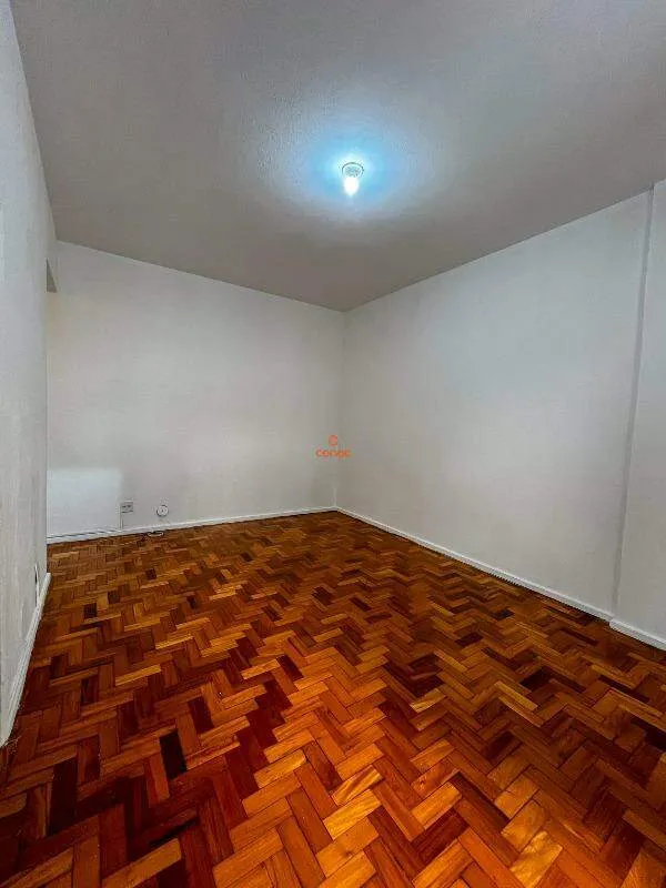 Apartment on the 4th floor with wood or laminate floors — photo 6