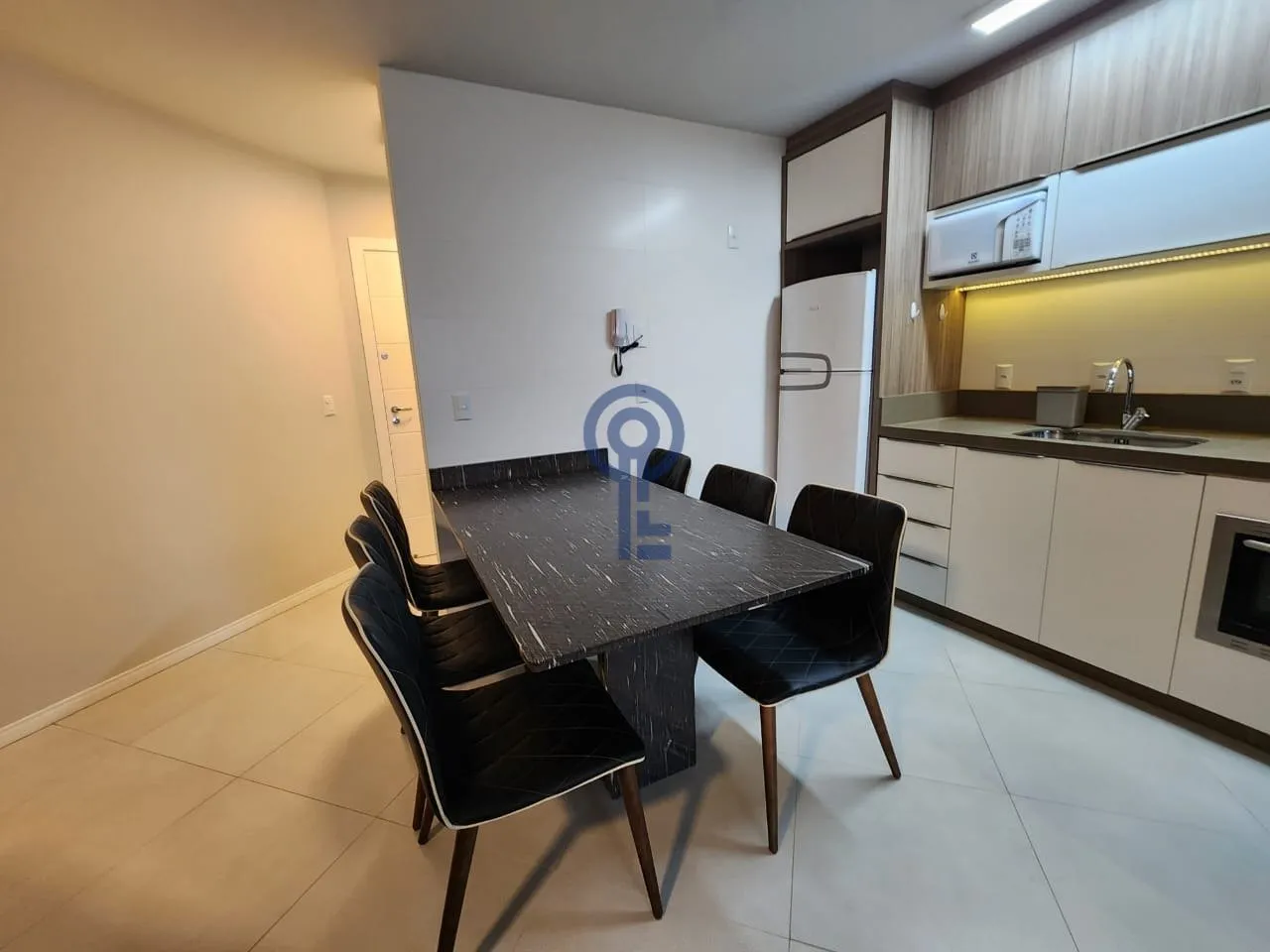 Apartamento mobiliado de 2 quartos com máquina de lavar — photo 2