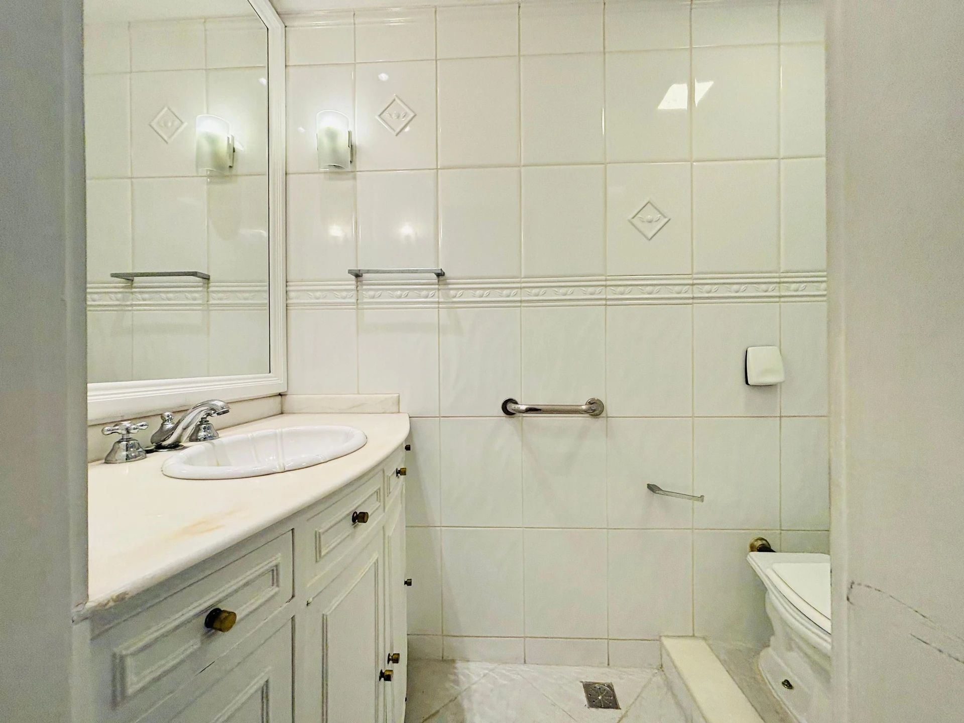 Mountain view in a 4-bedroom apartment, 220 m² — photo 25