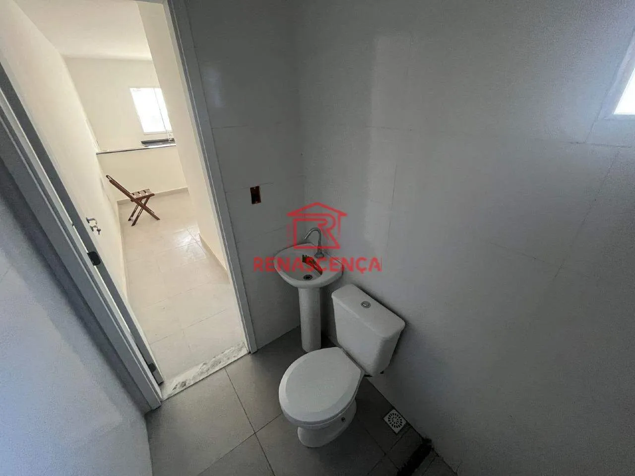Casa com 1 quarto e cozinha aberta com fogão compacto — photo 10