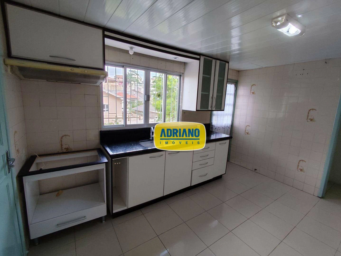 2-bedroom house with a bathtub in Florianópolis — photo 11