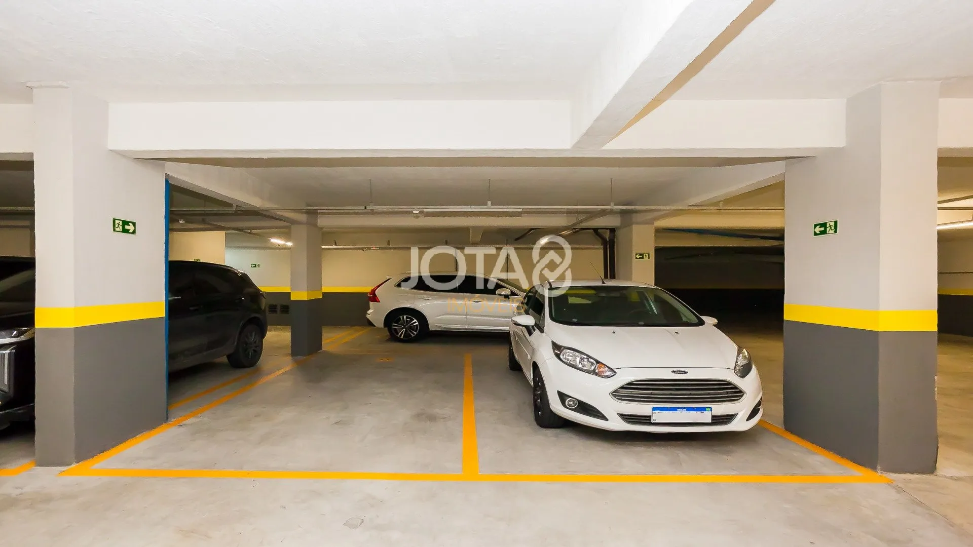 Furnished 220 m² apartment with 3 en-suite bedrooms — photo 29